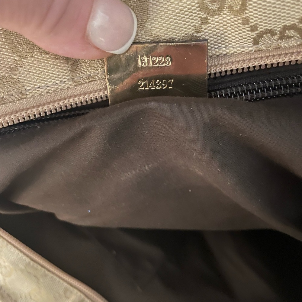 GUCCI GG Supreme Guccissima
Canvas/Leather with Sherry Stripe
Straps - Picture 7 of 11